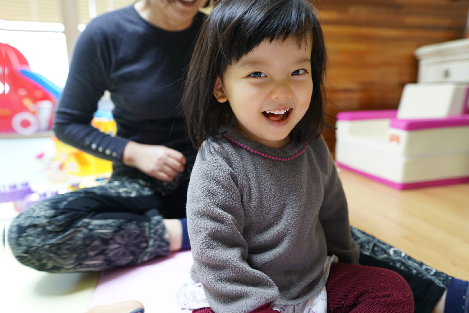 오늘은 딸래미 사진으로 출석(?)합니다^^
